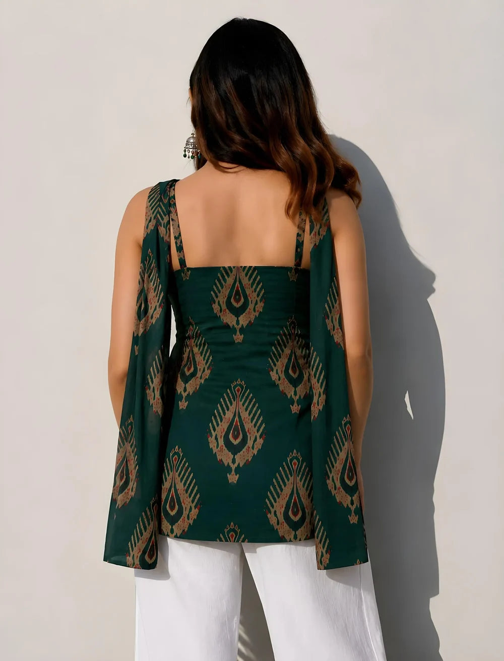 The New Desi Look – Trendy Short Kurtis Bringing Fresh Style to Your Wardrobe